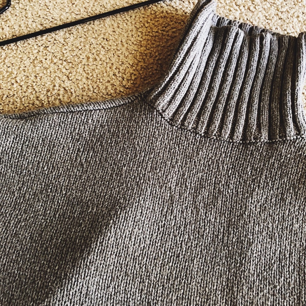 Turtleneck Ribbed Knit Top - Picture 5 of 5